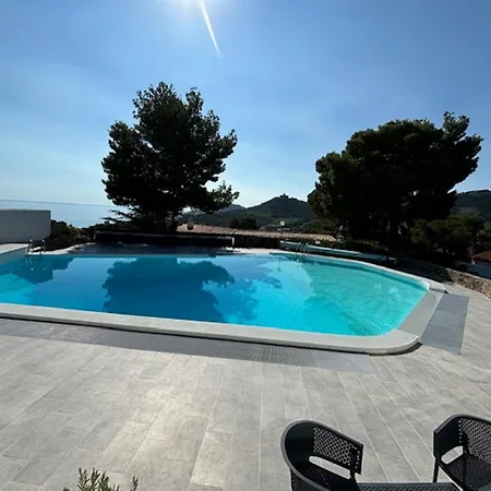 Holiday home Charmante Maison Securisee Avec Piscine A - Fr-1-309-454 Collioure